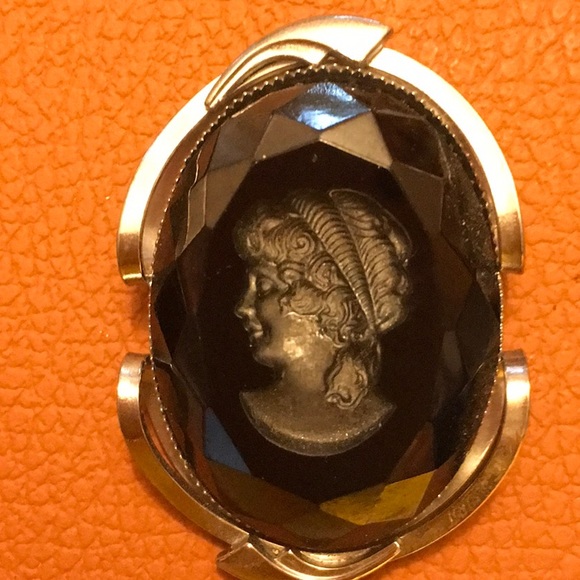 Reverse Cameo Brooch and Clip On Earings - Picture 5 of 6